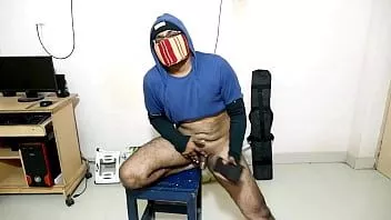 播放 恐怖的人把鸡巴推到硬