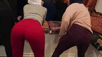 Reproduzir Garotas sensuais se divertindo rebolando suas bundas - poonjab especial