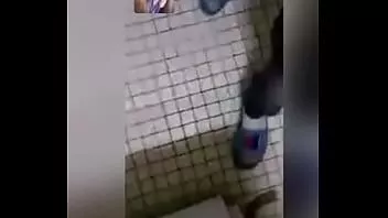 Reproduzir Este é um vídeo pornográfico de saikou dukuray dukureh da Gâmbia vivendo conosco (nova york), seu vídeo nu no qual ele mostra que responde neste número: 1 (347) 282-6925