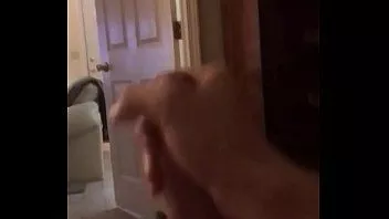 Reproduzir Gemer enquanto a masturbação leva à gozada