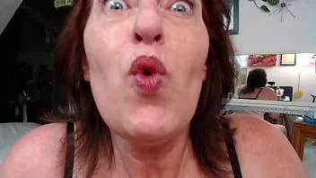Reproduzir 1011 kizzys giganta tem poder de sucção. A ruiva Dawnskye franze os lábios e inala. suga o pobre Kizzy do chão
