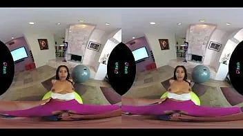 تشغيل Vrhush جينا فوكس يحصل على انحناء ومارس الجنس في سراويل اليوغا