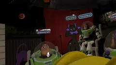 play Il peloso Buzz Lightyear si scatena: giocattoli e orge multiple sul palco
