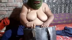播放 Desi Bhabhi的热闹做爱会议