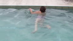 Oynat Sıcak Milf tıraş kedi sıcak plaj bikini aksiyon