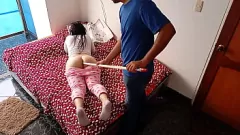 تشغيل حشو كس وحمار جارتي المكسيكية الضيق - محلوق، 18 عامًا، صدر صغير