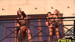 Oynat Küçük Memeli ve Doğal Göğüslü Baştan Çıkarıcı Spor Salonu Hatunları Sert Dışarda Seks için Kaslı Erkekleri Kızdırıyor