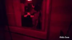 চালান ক্যানকুনে বসন্ত বিরতির সময় হস্তমৈথুন করার সময় হোটেলের জানালা থেকে একজন বড় গাধা মহিলাকে ধরা